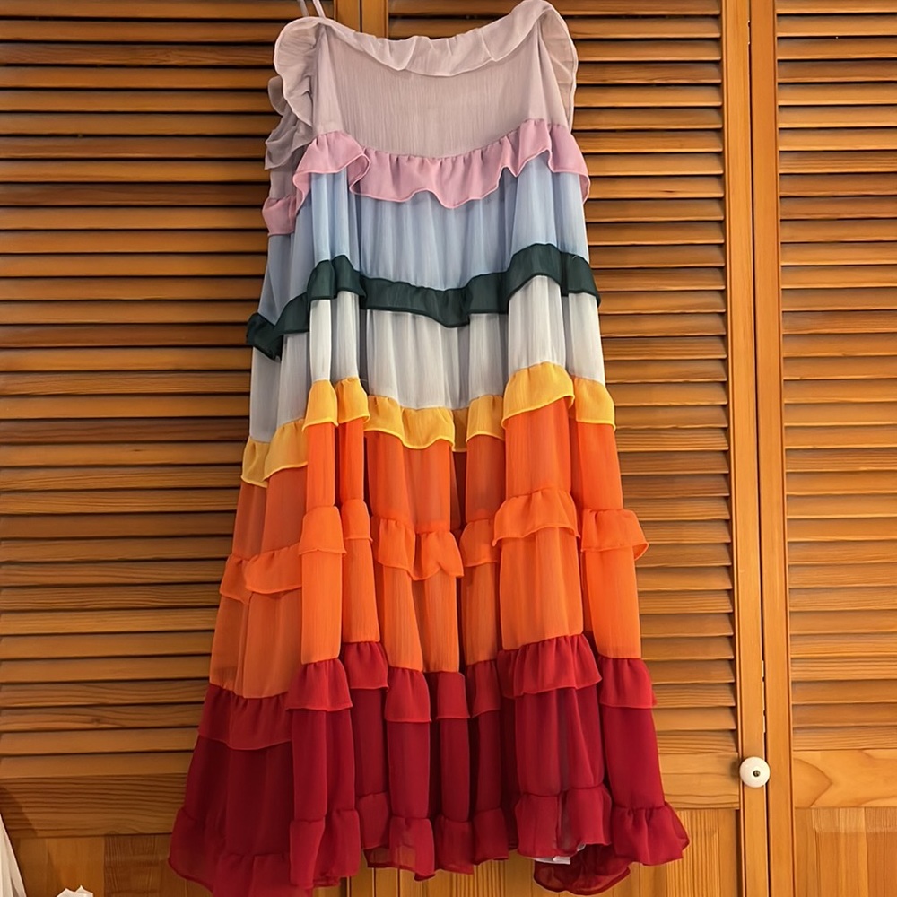 NWOT Tiered Dress Size L BNWT
